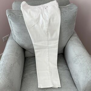 NYDJ White Straight Ankle 5 Pocket Jeans. Stitch Detailing. Size 16